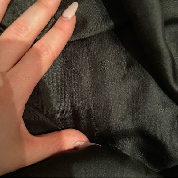 CHANEL BLACK AND WHITE SATIN DRESS - Picture 10 of 12